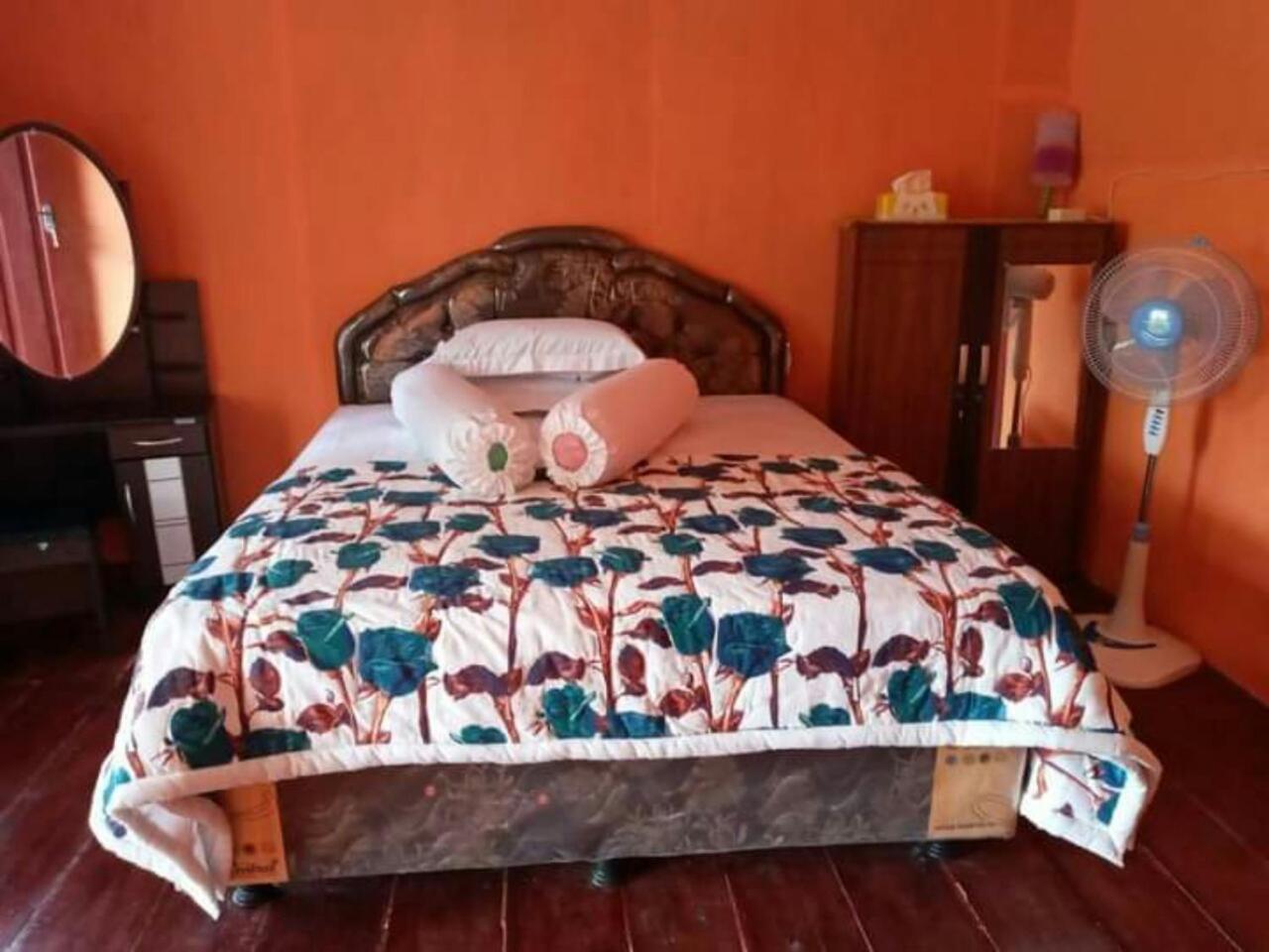 Nusa Nalan Beach Resort Rumah Olat Pokoj fotografie