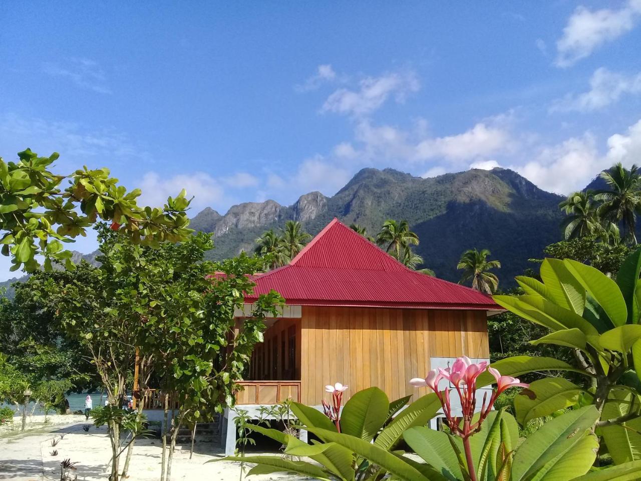 Nusa Nalan Beach Resort Rumah Olat Exteriér fotografie